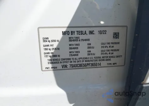 2023 Tesla Model X Dual Motor All-Wheel Drive/Standard Range z USA, uszkodzony, nr VIN 7SAXCBE56PF365514